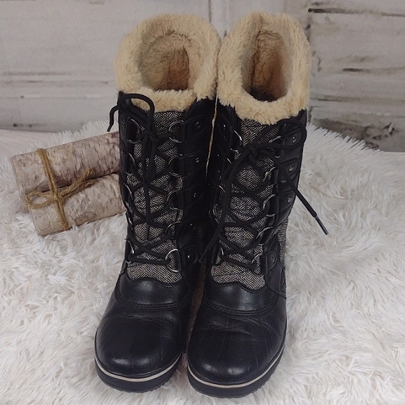 JBU Black and Cream Winter Boots with Faux Fur Trim Size 7 - Picture 2 of 6